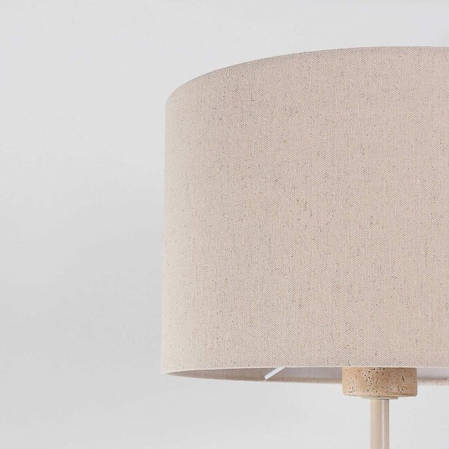 Stehleuchte Auras mit beigem Leinen-Schirm und Travertin-Effekt