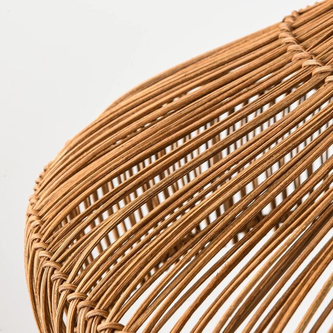 Hängelampe Suki aus handgeflochtenem Rattan mit Holzdetail Ø49 cm