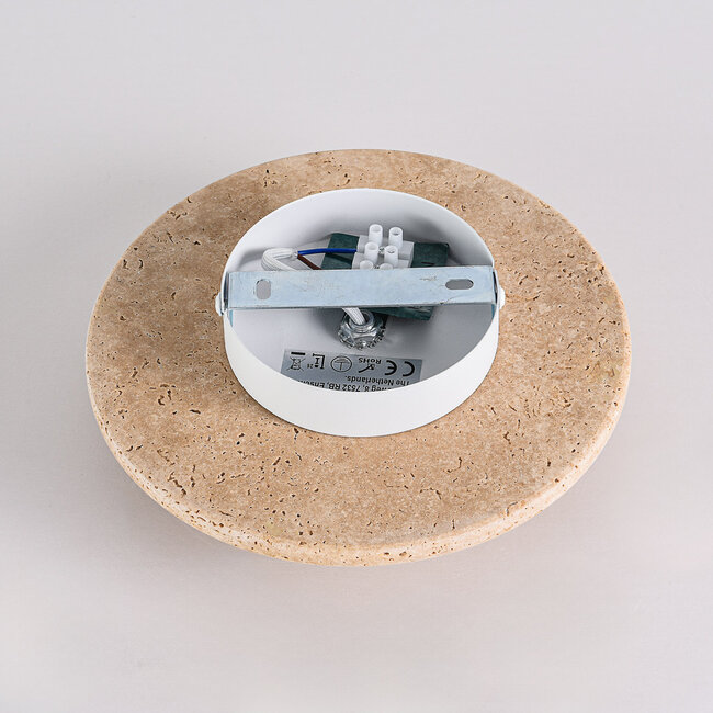 Deckenleuchte Cenno mit Travertin-Optik und milchweißem Glas