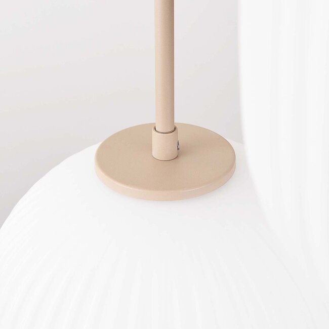 Hängelampe Serilda beige mit 3 Gläsern aus geripptem milchweißem Glas