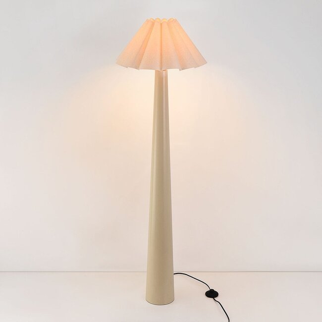 Stehlampe Maude mit plissiertem Leinenschirm in Beige
