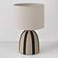 Tischlampe Miora aus gestreifter Keramik mit Stoffschirm in Beige