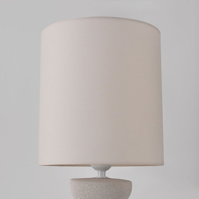 Tischlampe Kiyra - weißes Keramik mit Stoffschirm in Beige