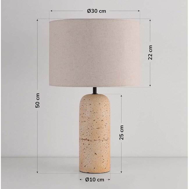 Tischlampe Seraphina mit Leinenkap und Keramikfuß mit Travertin-Effekt