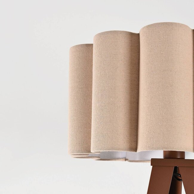 Stehlampe Florien mit plissiertem Leinenschirm und Metalldreibein in Braun