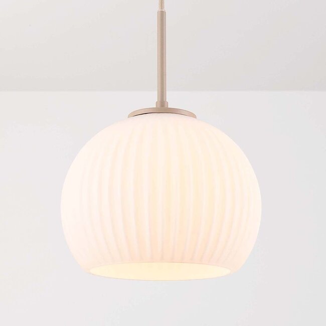 Hängelampe Meliora beige mit 3 gerippten Gläsern