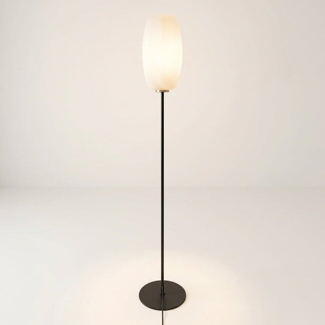 Stehlampe mit weißem Glas - Karsten