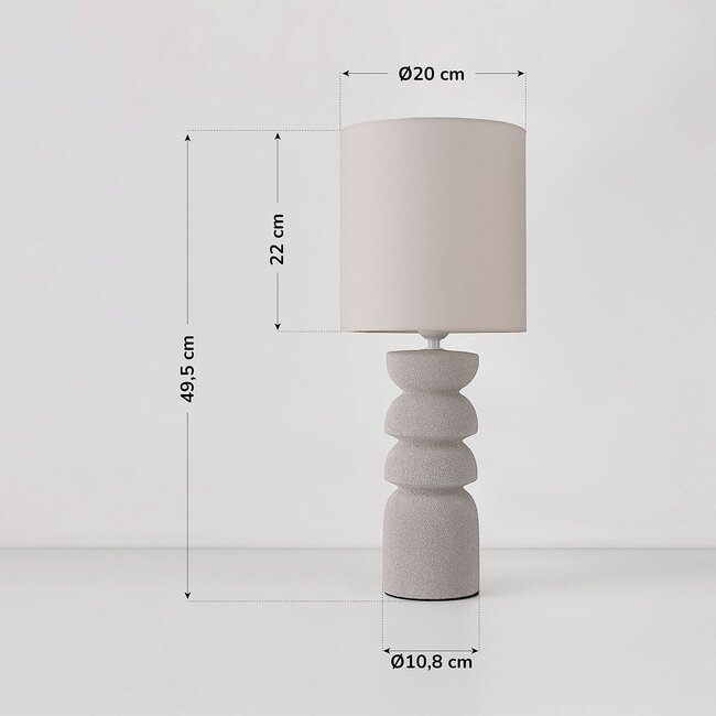 Tischlampe Kiyra aus weißer Keramik mit Stoffschirm in Beige
