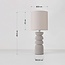 Tischlampe Kiyra aus weißer Keramik mit Stoffschirm in Beige