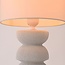 Tischlampe Kiyra aus weißer Keramik mit Stoffschirm in Beige