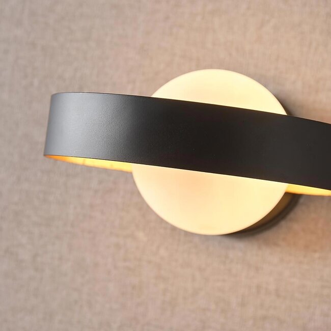 Applique noire avec intérieur effet doré - Carlos