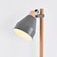 Lampe à poser Cally - abat-jour inclinable et détails en bois