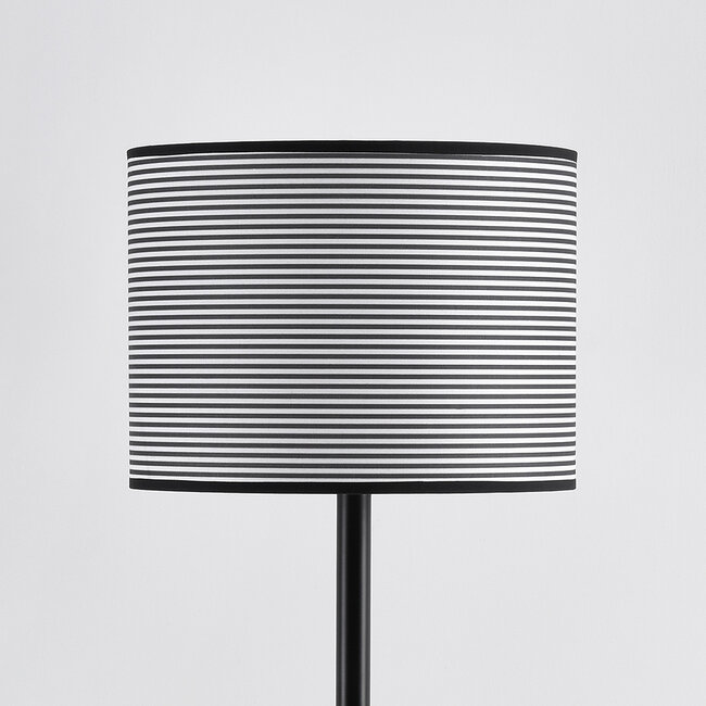 Lampadaire Maggie en noir à abat-jour en tissu