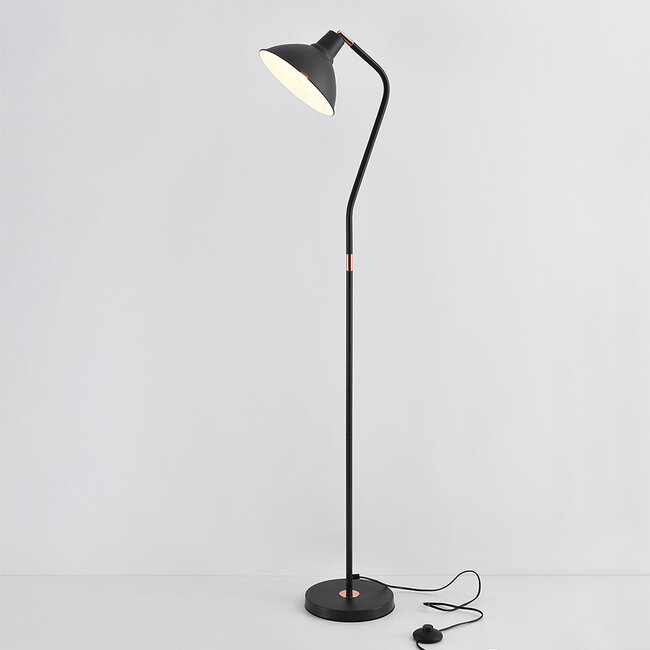 Lampadaire Freddie en noir à abat-jour inclinable