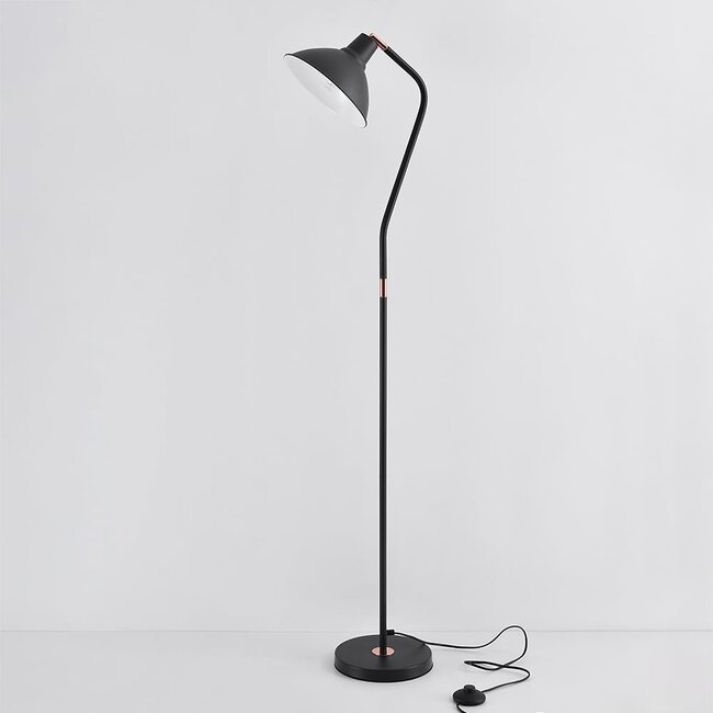 Lampadaire Freddie en noir à abat-jour inclinable