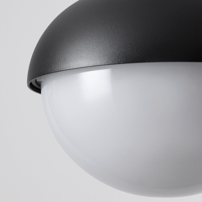 Lampe suspendue d'extérieur noire avec abat-jour blanc laiteux - Junia