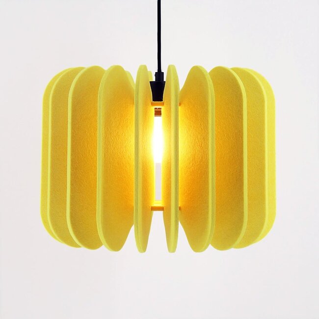 Suspension Benthe en feutre PET jaune