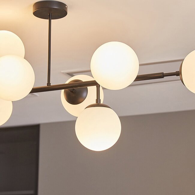 Plafonnier Osem 8 lumières - noir avec globes en verre opalin