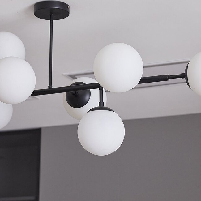 Plafonnier Osem 8 lumières - noir avec globes en verre opalin