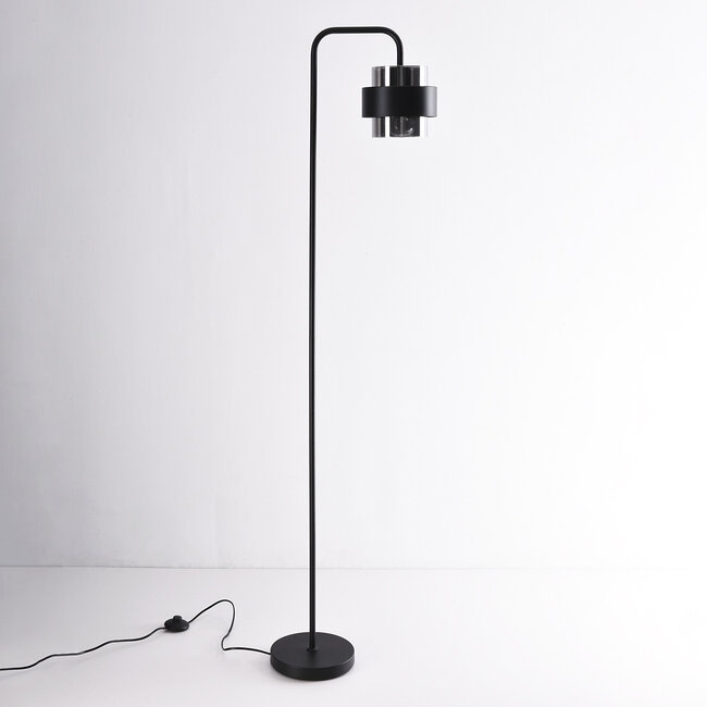 Lampadaire noir Fyke en verre fumé