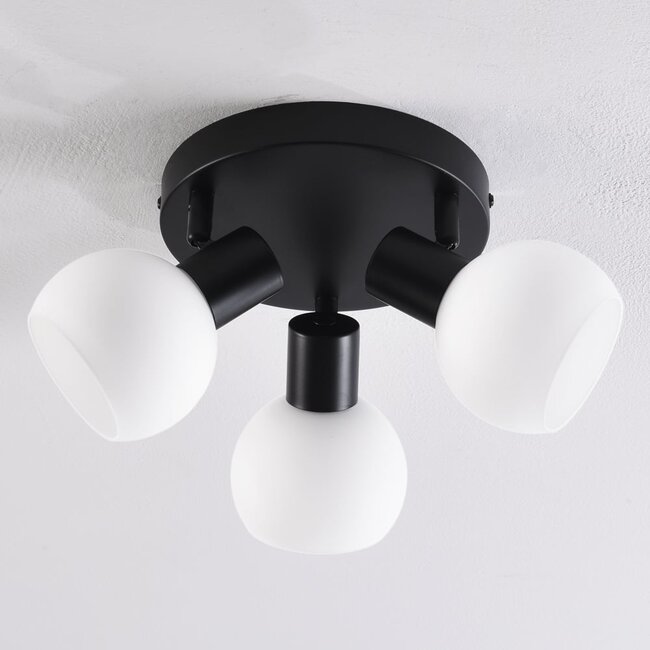 Plafonnier noir Peri avec 3 spots en verre blanc laiteux orientables