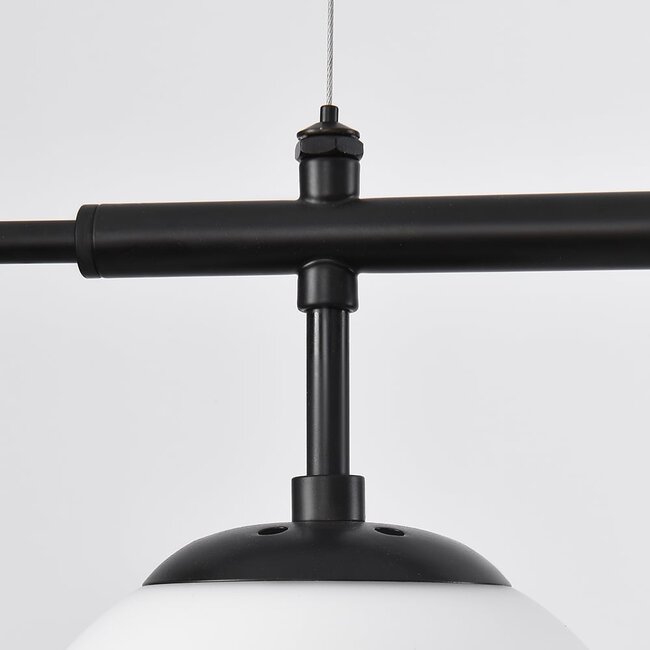 Suspension design avec cadre noir et verre laiteux - Hepta