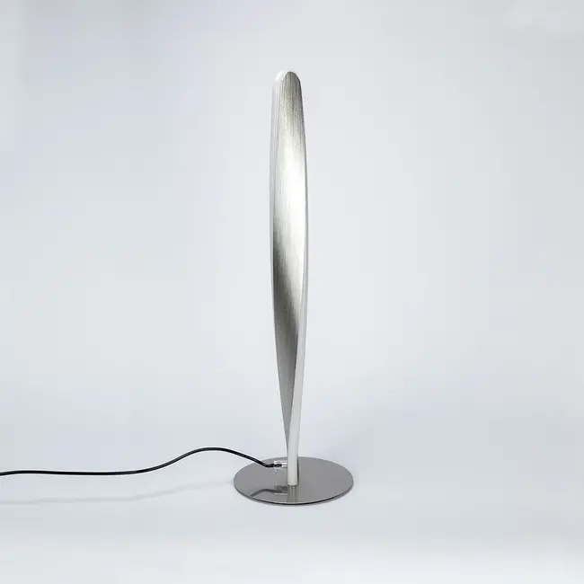 Lampe de table design torsadée Rizar en nickel satiné