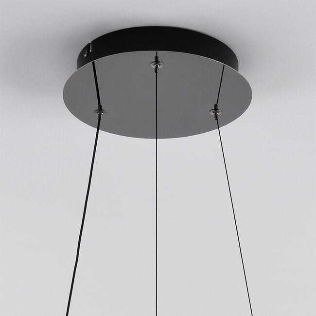 Lampe suspendue Celda avec LED à 3 niveaux de gradation en noir-chrome