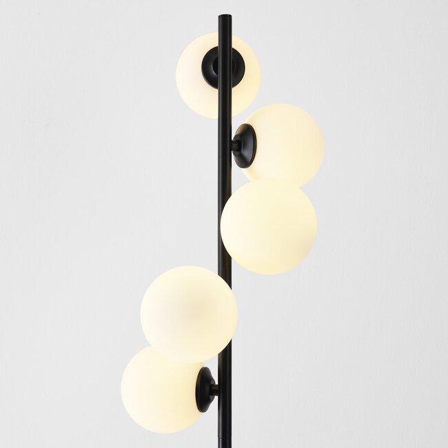 Lampadaire Tyson avec cadre noir et verre laiteux 5 lumières