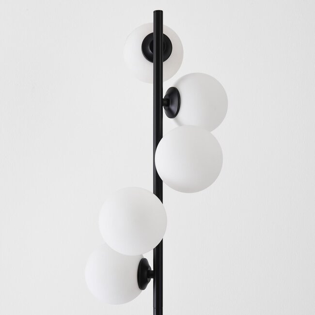 Lampadaire Tyson avec cadre noir et verre laiteux 5 lumières
