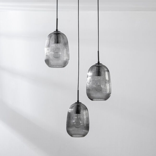 Lampe suspendue design Isara avec verre fumé nervuré, 3 lumières