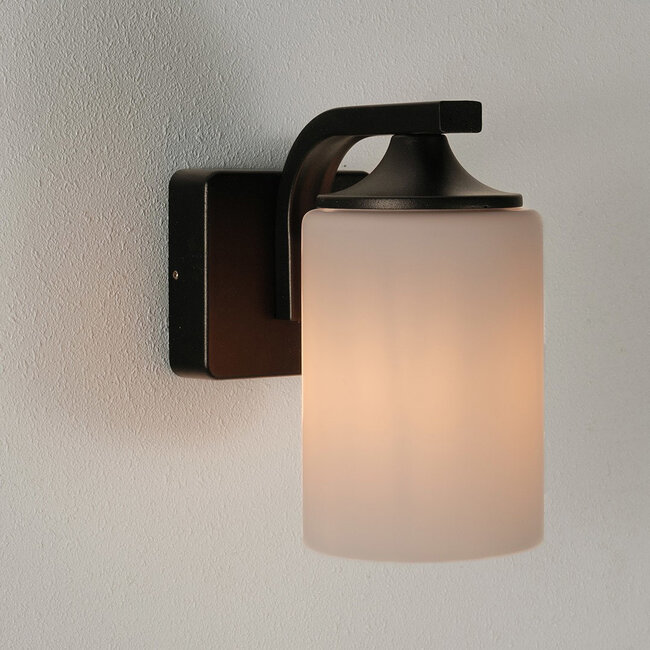 Applique moderne pour salle de bains avec abat-jour blanc laiteux, 1 lumière - Elmi