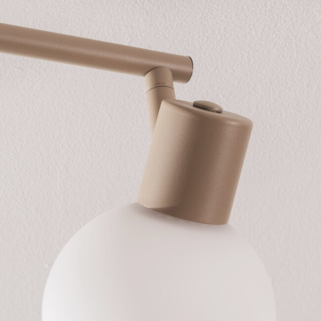 Plafonnier moderne Pela en verre blanc laiteux avec quatre spots orientables - beige