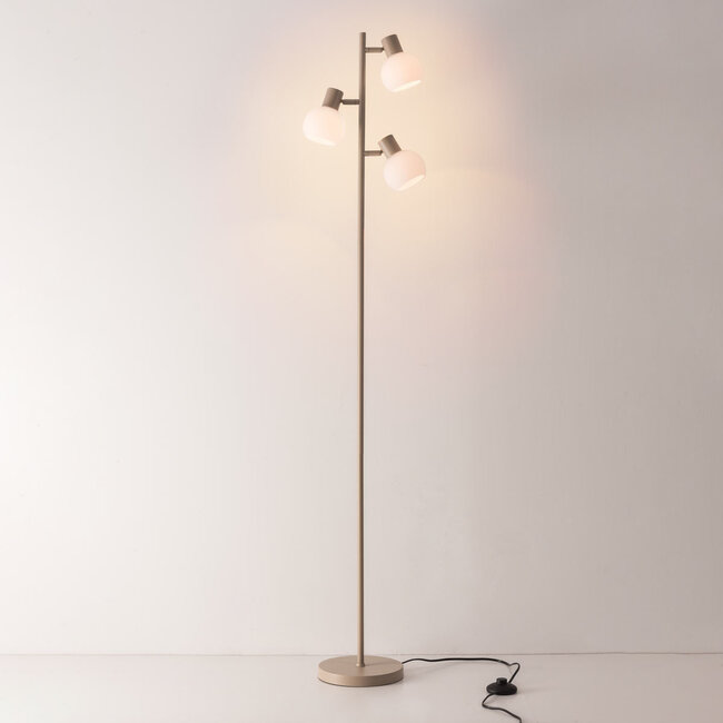 Lampadaire Pieta beige avec trois spots pivotants en verre blanc laiteux