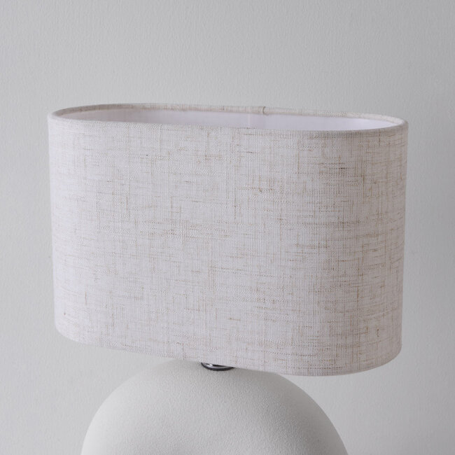 Lampe de table Japandi Poyta en céramique blanche avec abat-jour en lin
