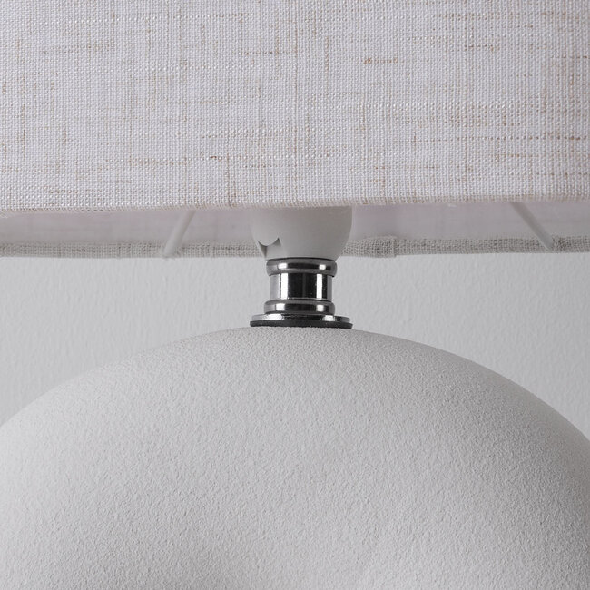 Lampe de table Japandi Poyta en céramique blanche avec abat-jour en lin
