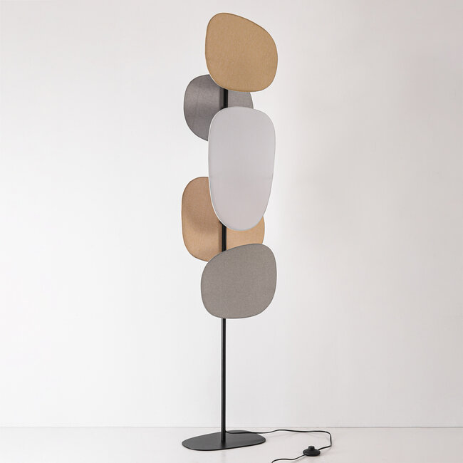 Lampadaire Velore avec abat-jour en lin naturel dans des tons doux et clairs