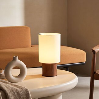 Lampe de table Koja avec aspect noyer et abat-jour en tissu
