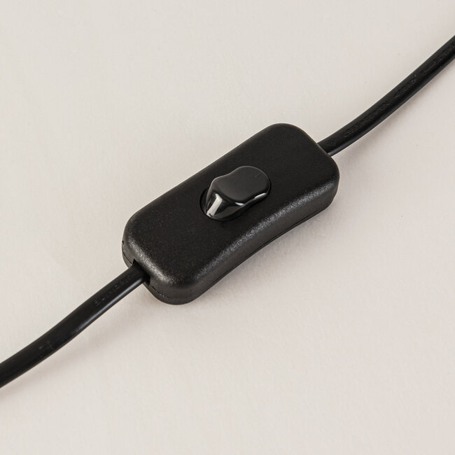 Lampe de table Koja avec aspect noyer et abat-jour en tissu