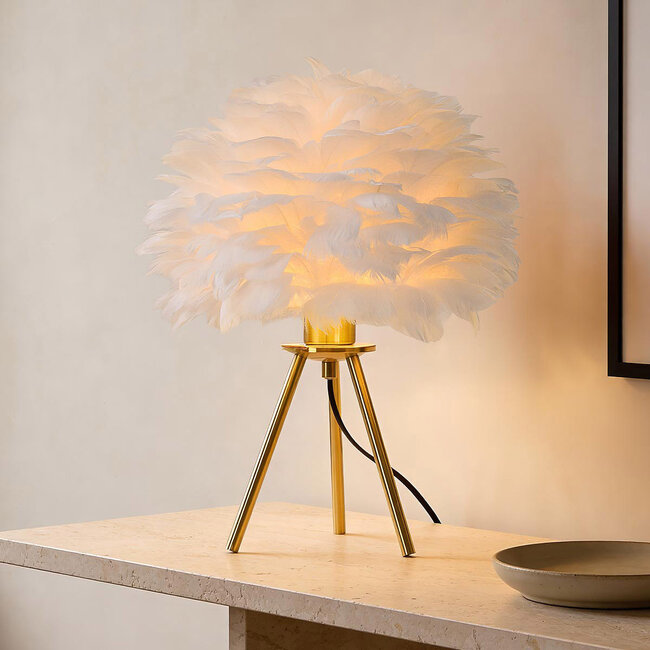 Lampe de table Saphira avec plumes blanches et pied en laiton doré