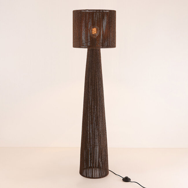 Lampadaire Anori en corde de papier tressée brun foncé