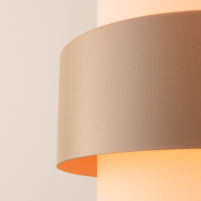 Suspension moderne Kodi beige avec abat-jours en verre blanc laiteux, 3 lumières