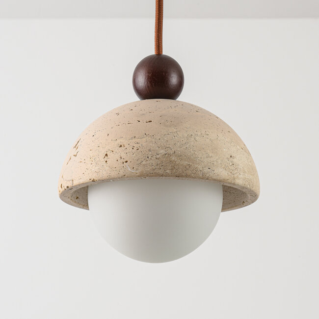 Suspension Vara en travertin (pierre naturelle), bois et verre blanc laiteux