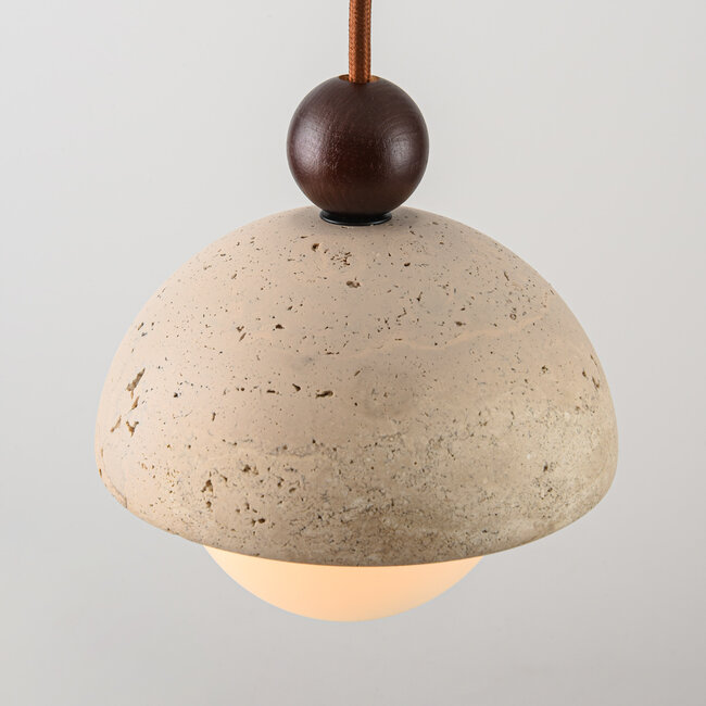 Suspension Vara en travertin (pierre naturelle), bois et verre blanc laiteux