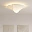 Plafonnier Korena avec forme fluide et abat-jour aspect soie - blanc