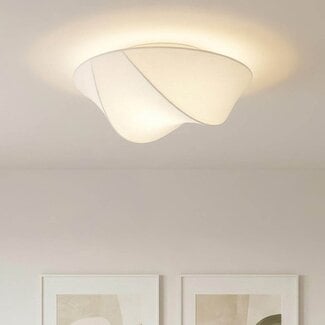 Plafonnier Trenara avec abat-jour aspect soie blanc et forme fluide