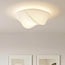Plafonnier Trenara avec abat-jour aspect soie blanc et forme fluide