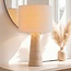 Lampe de table Verla avec abat-jour en lin et pied aspect travertin