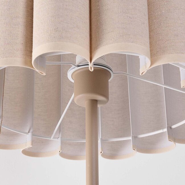 Lampadaire beige Cely avec abat-jour en lin plissé