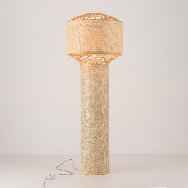 Lampadaire Fiora en bambou à abat-jour tissé